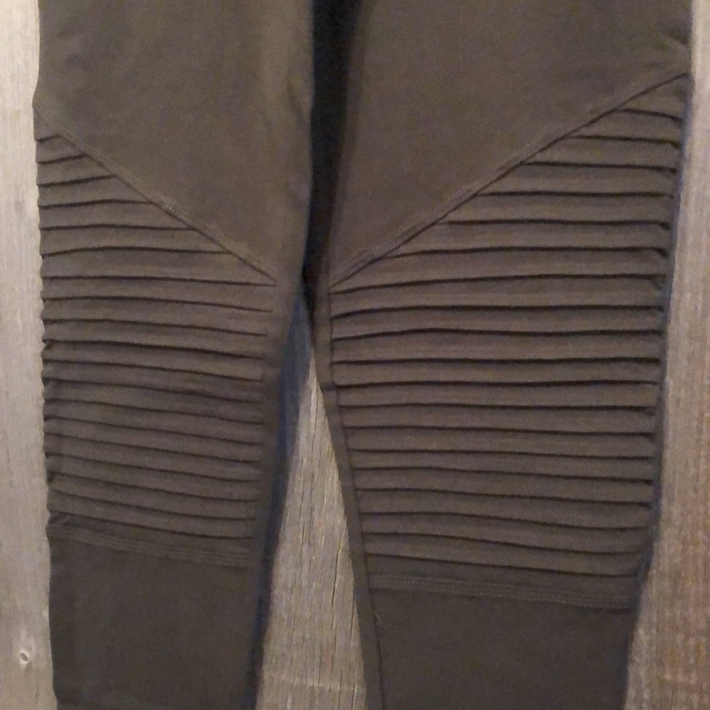Zenana Premium Moto Leggings Dark Green Size Medium - Picture 4 of 17